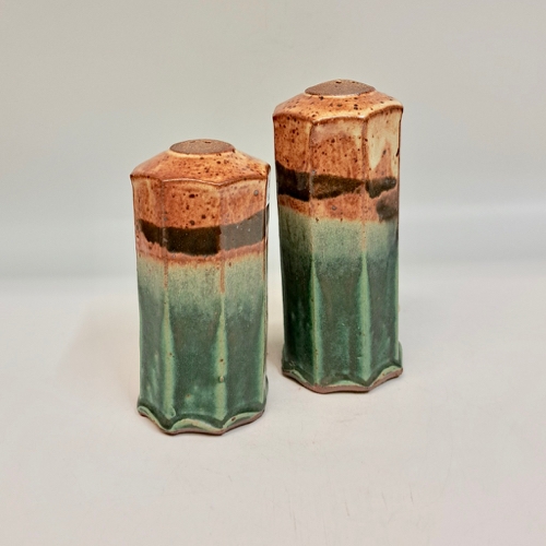 Click to view detail for #2212106 Salt & Pepper Shaker Set $18